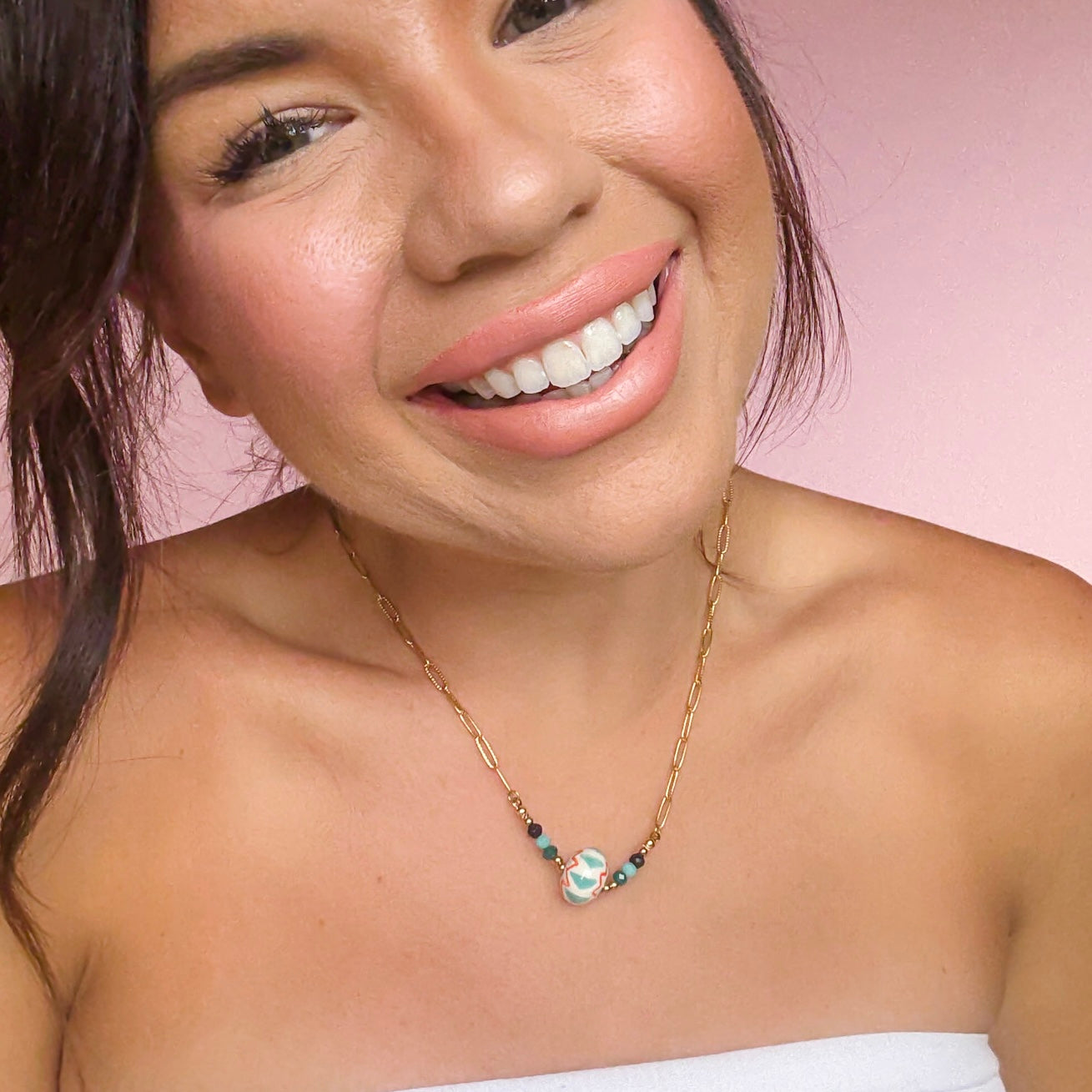 ChatGPT said:
Dainty gold layered necklace, wholesale jewelry for women's boutiques, statement accessory, boutique wholesale jewelry, waterproof necklaces, statement gold necklace, trendy gold jewelry, hypoallergenic, tarnish free