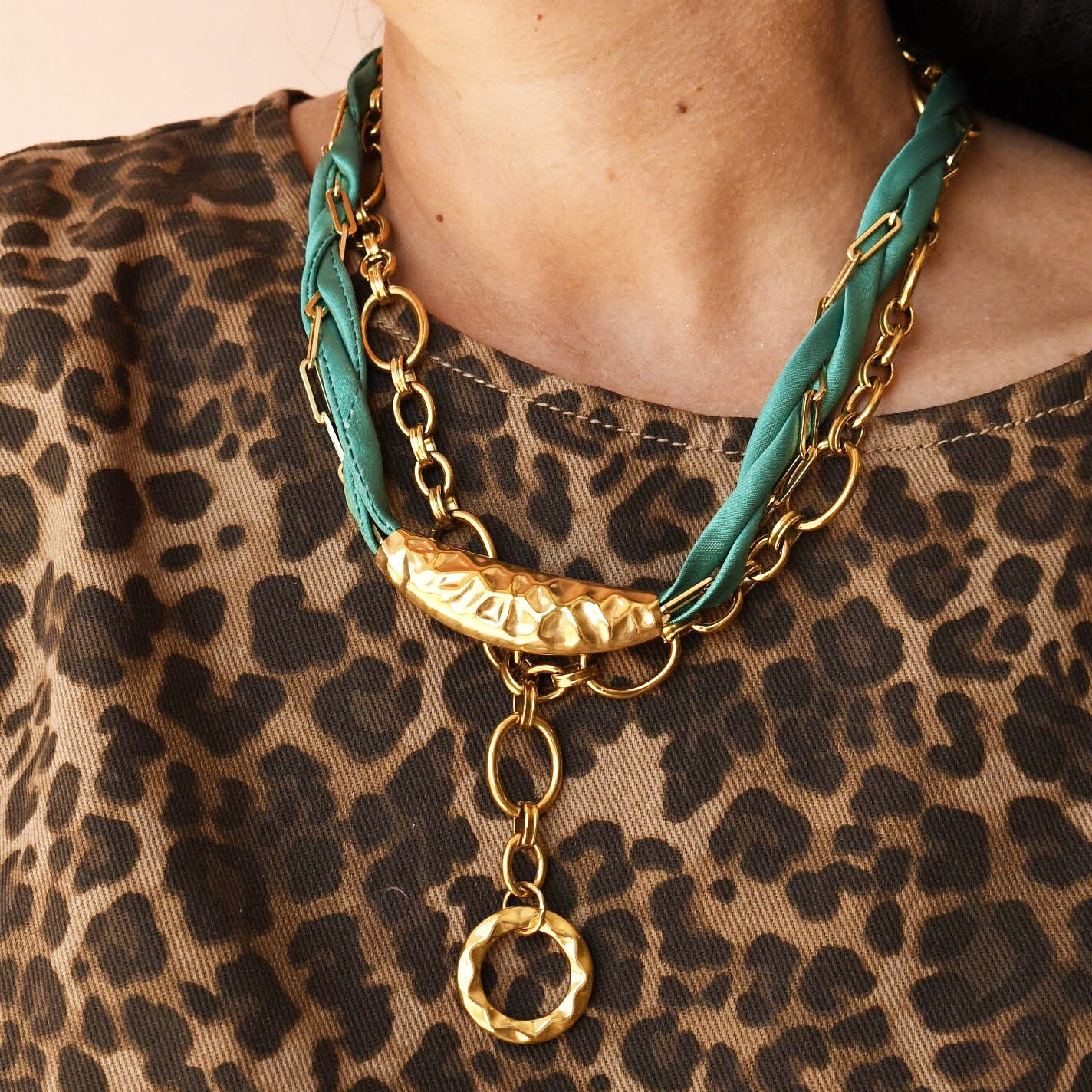 Emerald Scarlet Twist Collar