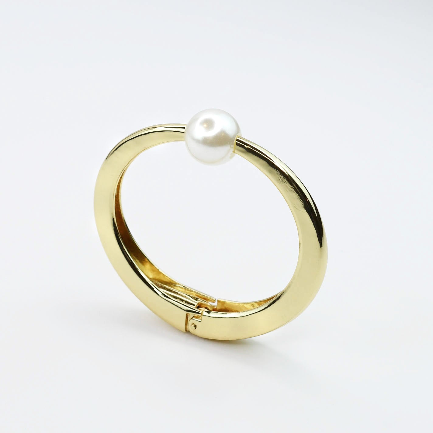Halo Single Pearl Bangle