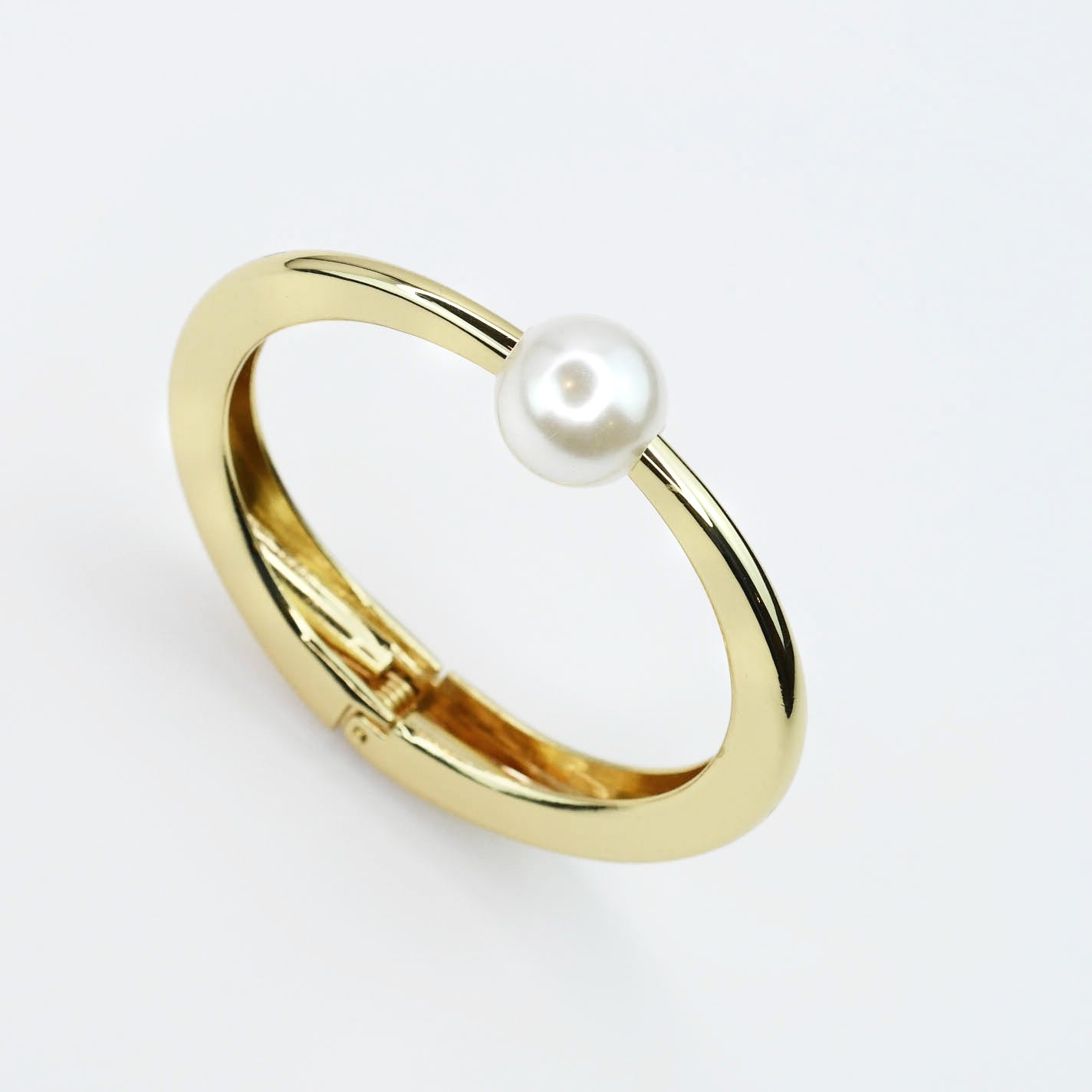 Halo Single Pearl Bangle