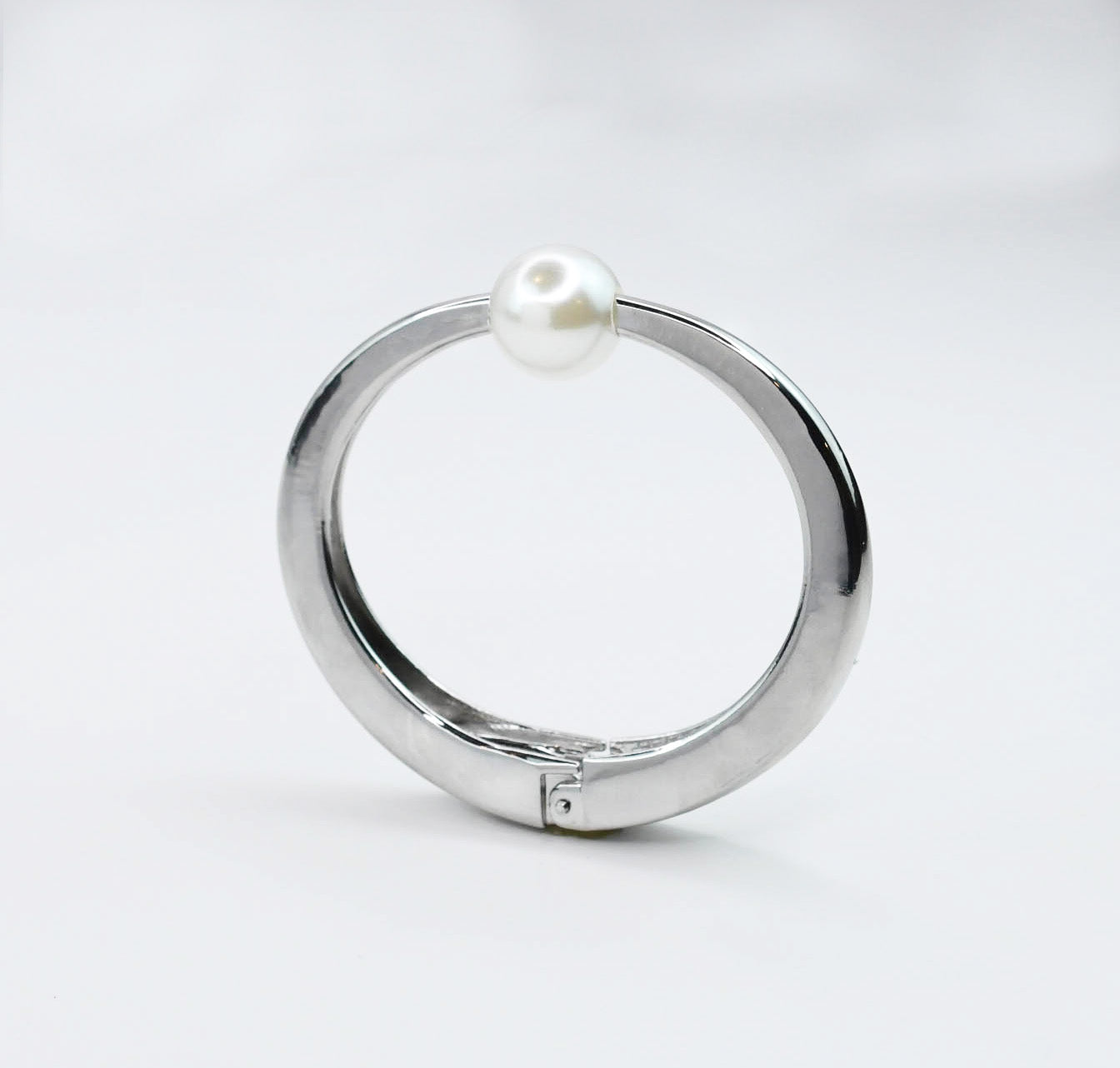 Halo Single Pearl Bangle