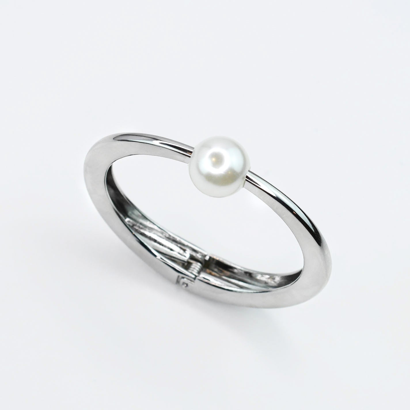 Halo Single Pearl Bangle