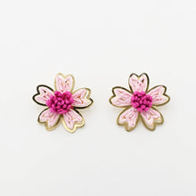 Load image into Gallery viewer, Pink Raffia Flower Stud A49
