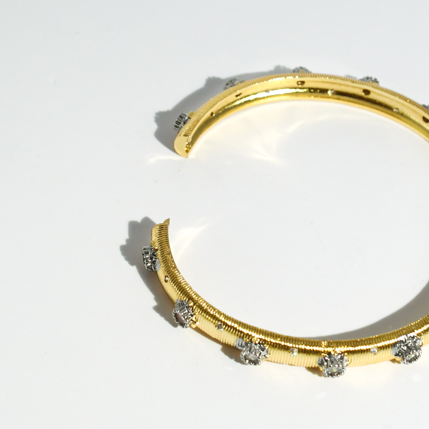 Modern bangle bracelet, Stylish minimalist bracelet, Sleek contemporary bangle, Polished chic bracelet, Clean modern bangle, Elegant simple bracelet, Smooth stylish bangle, Classic modern bracelet, Trendy sleek bangle, Refined minimalist bracelet, Contemporary chic bangle, Versatile modern bracelet