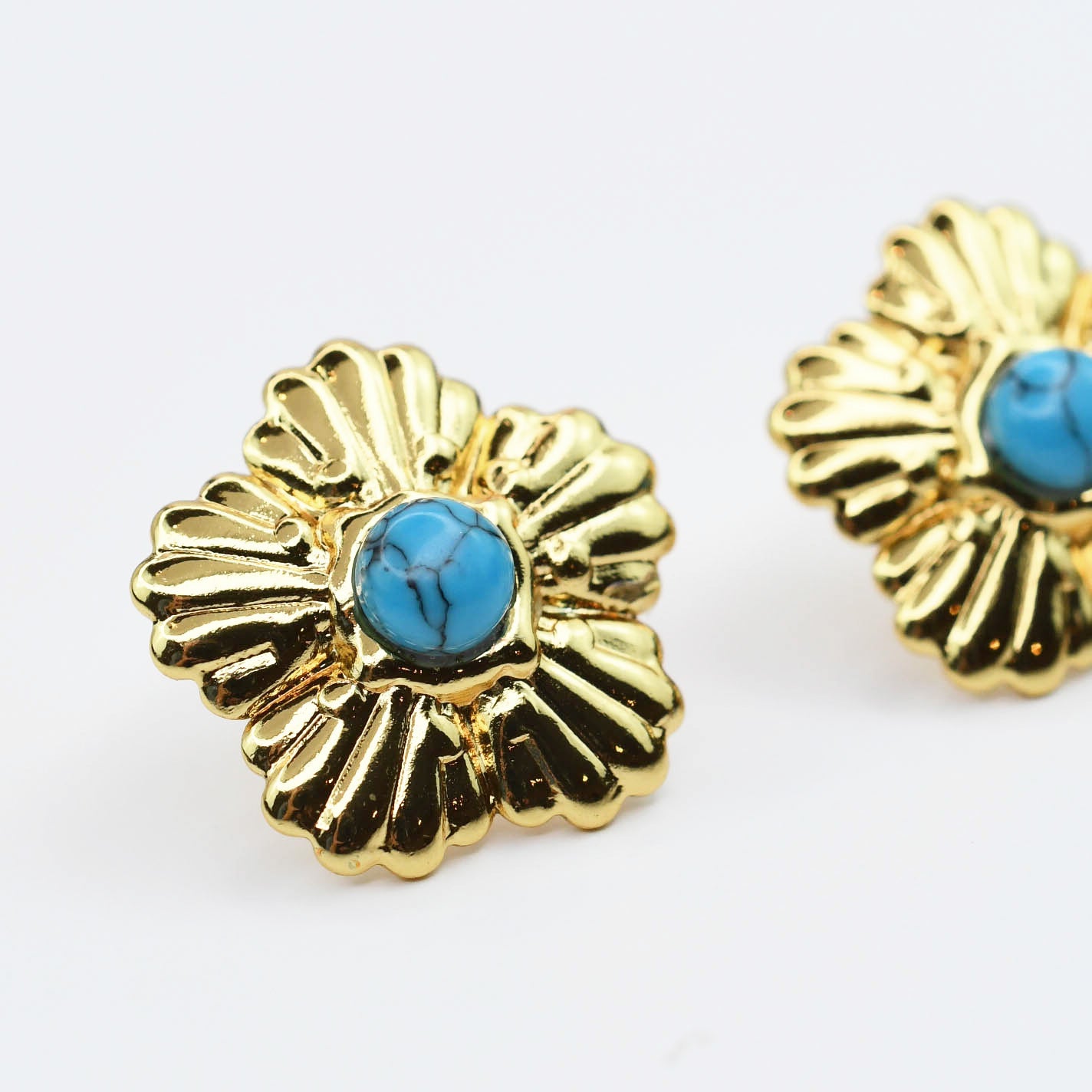 Turquoise Daisy Stud
