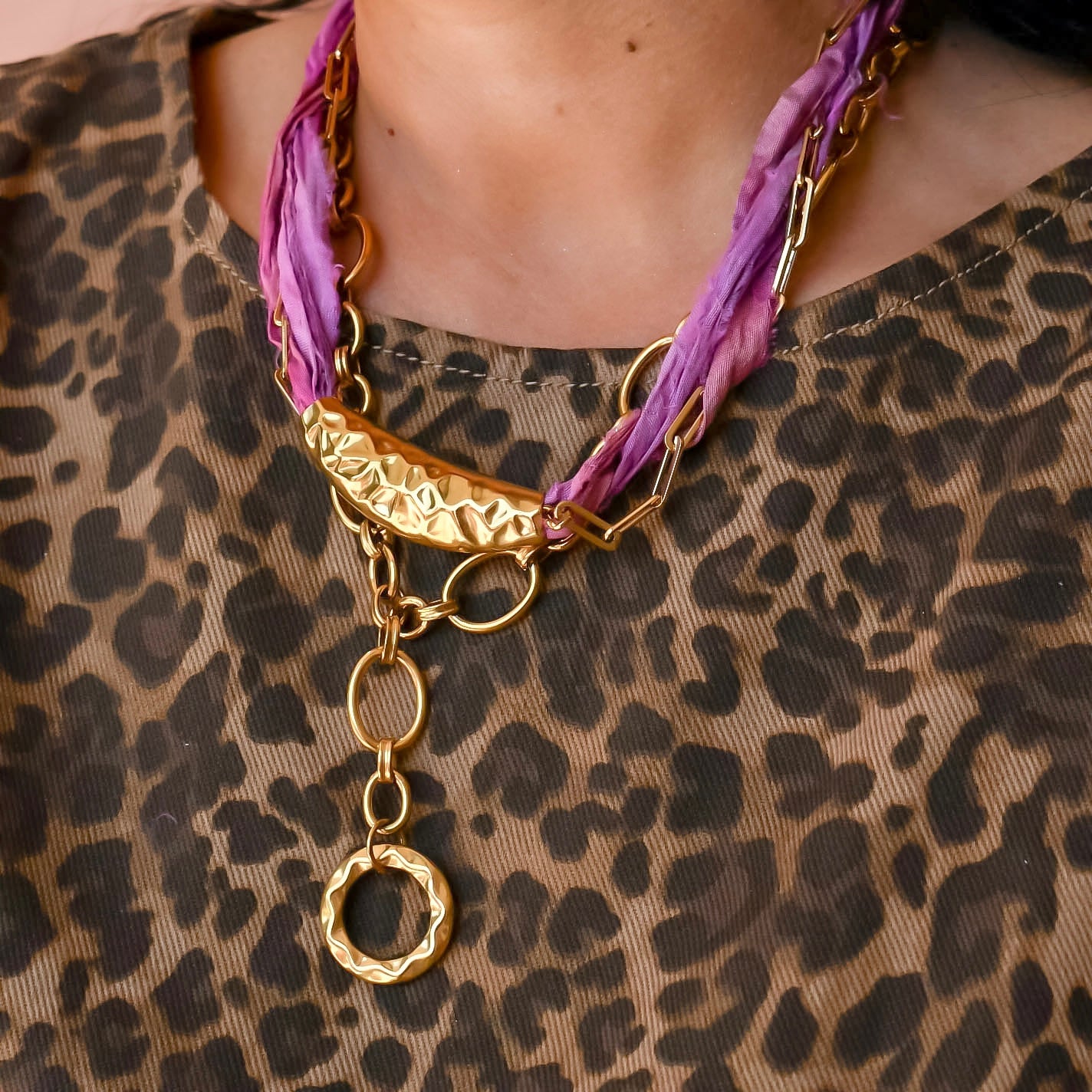 Lavender Blush Scarlet Twist Collar