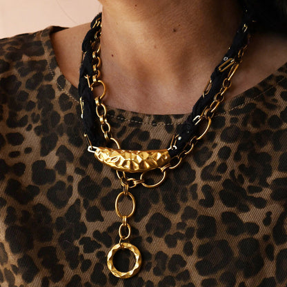 Black Scarlet Twist Collar