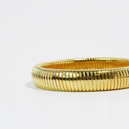 Chic Ribbed Bracelet