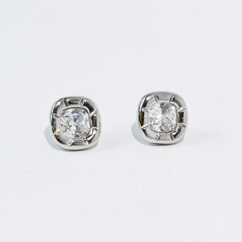 Cushion Luxe Silver Stud