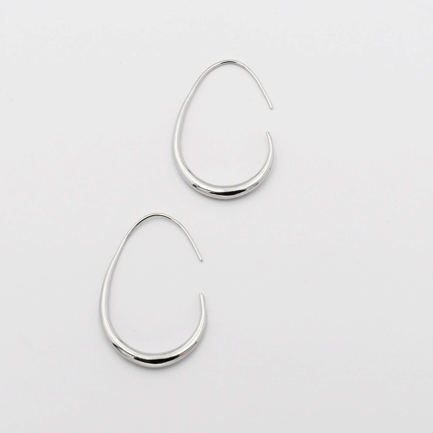 Dainty Silver Hoop G23