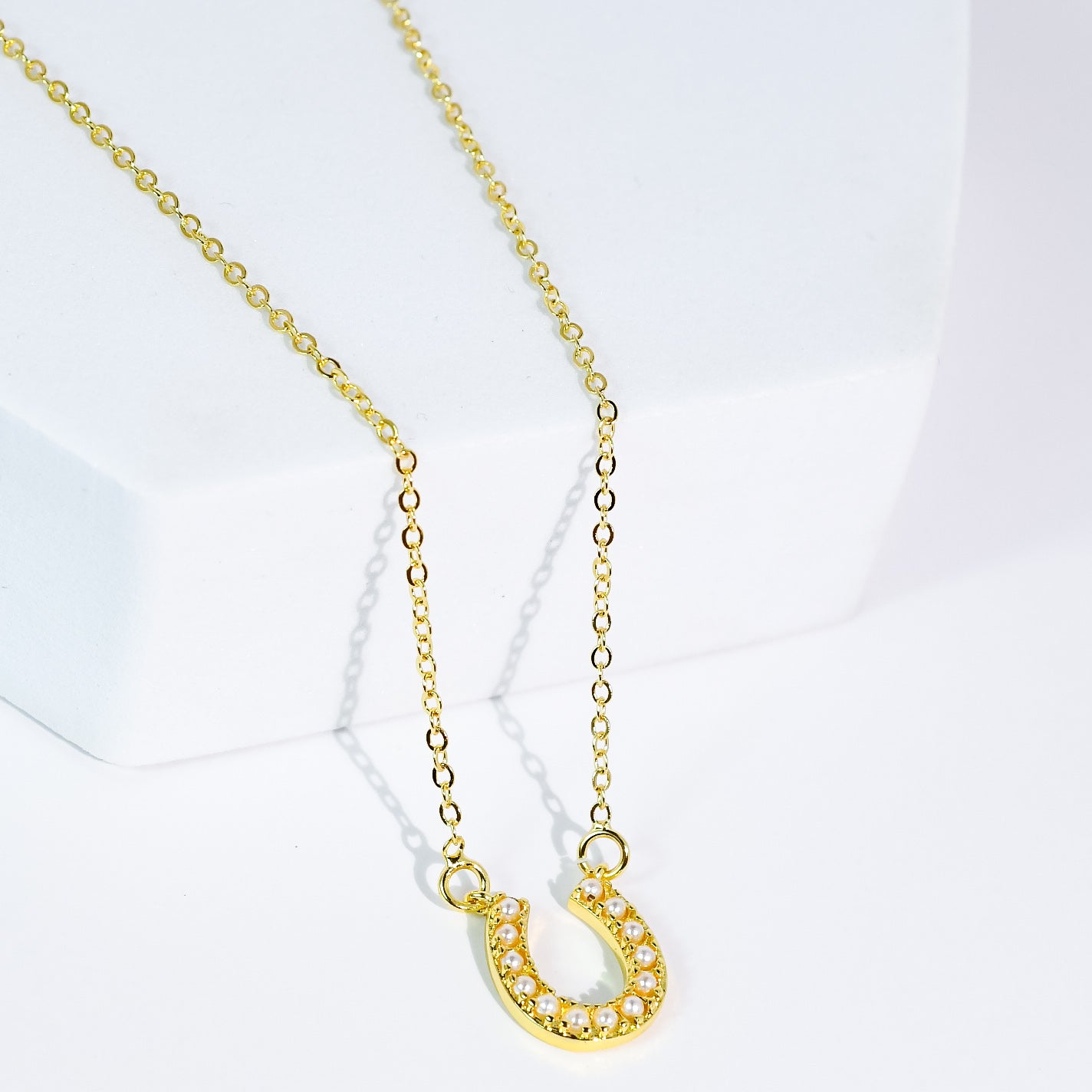 Lucky horseshoe pearl Necklace