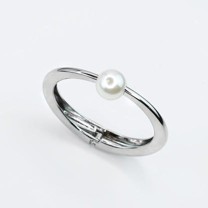Halo Single Pearl Bangle