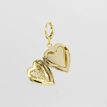 Holding Memory Heart Charm CH-243