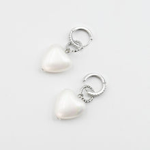 Load image into Gallery viewer, Pearl Drop Heart Silver C29
