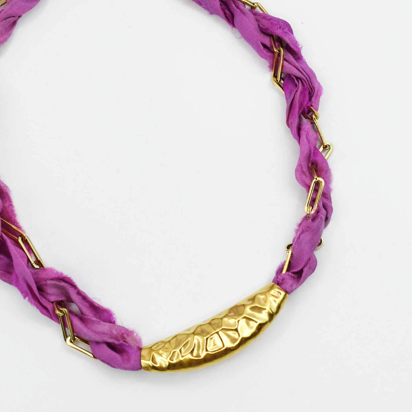 Lavender Blush Scarlet Twist Collar