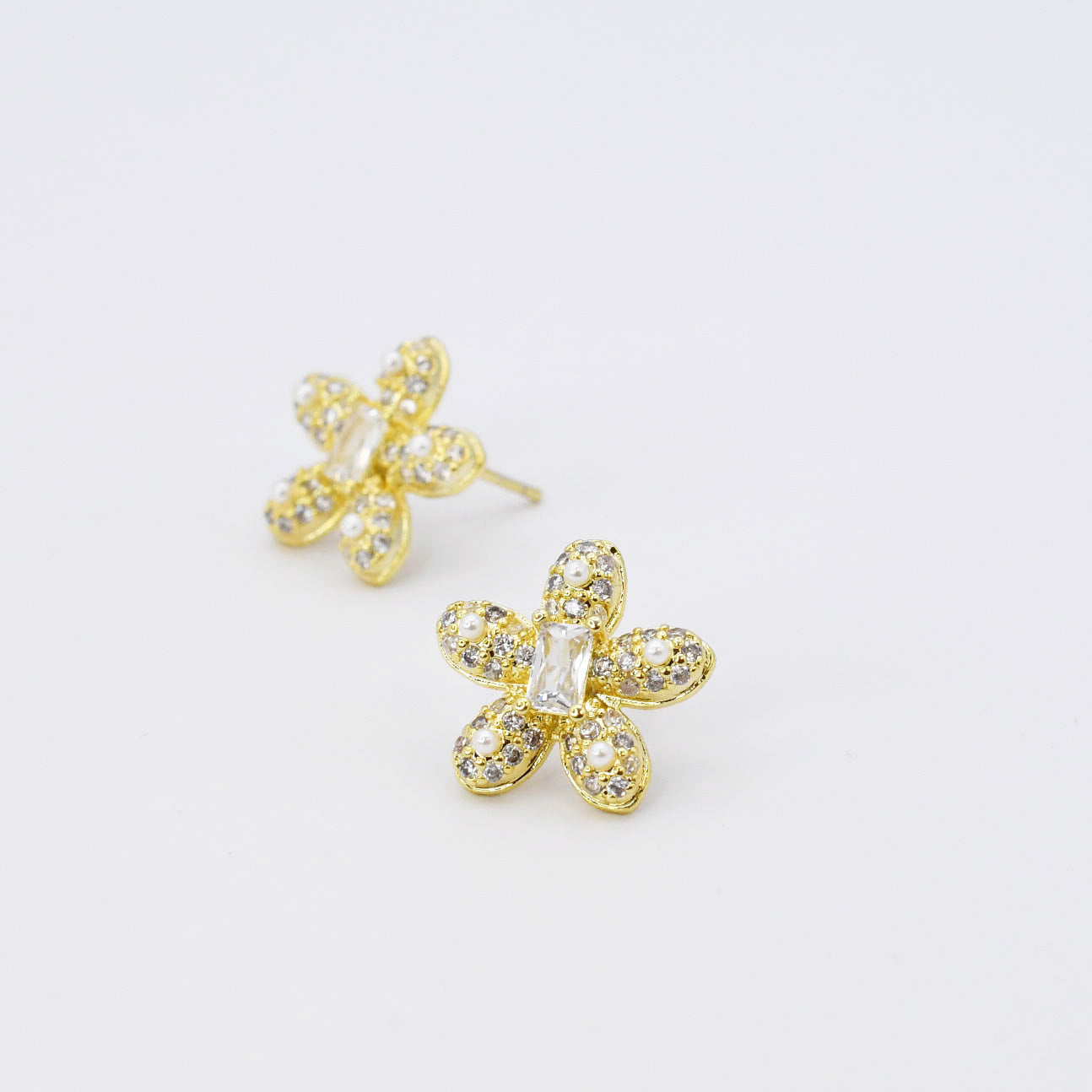 Pave Flower Stud G15