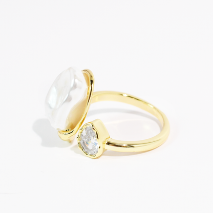 Pearl & Light Gold Ring