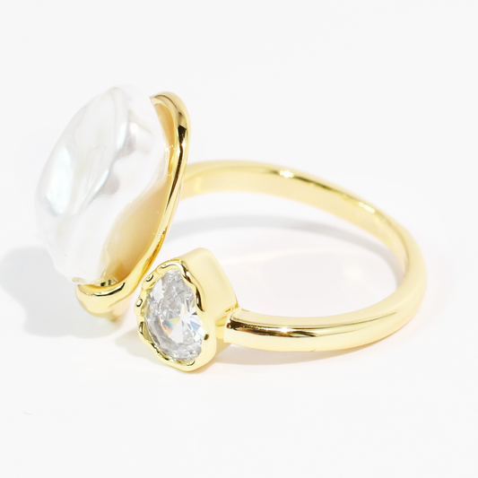 Pearl & Light Gold Ring