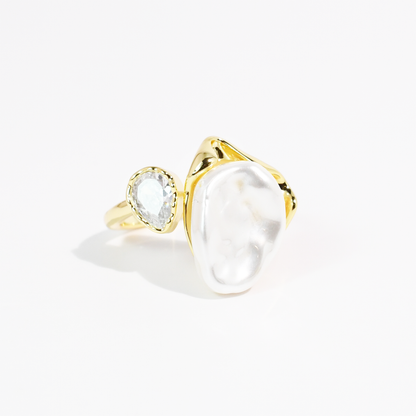 Pearl & Light Gold Ring