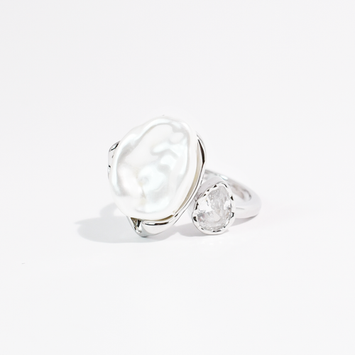 Pearl & Light Silver Ring