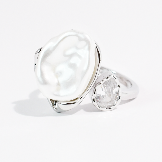 Pearl & Light Silver Ring