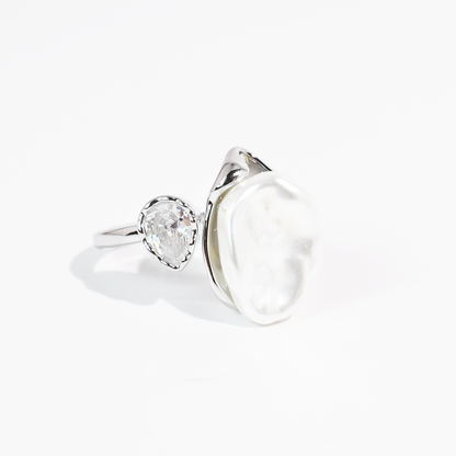Pearl & Light Silver Ring