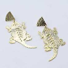 Load image into Gallery viewer, TCU Hornfrog Earrings Gold T28
