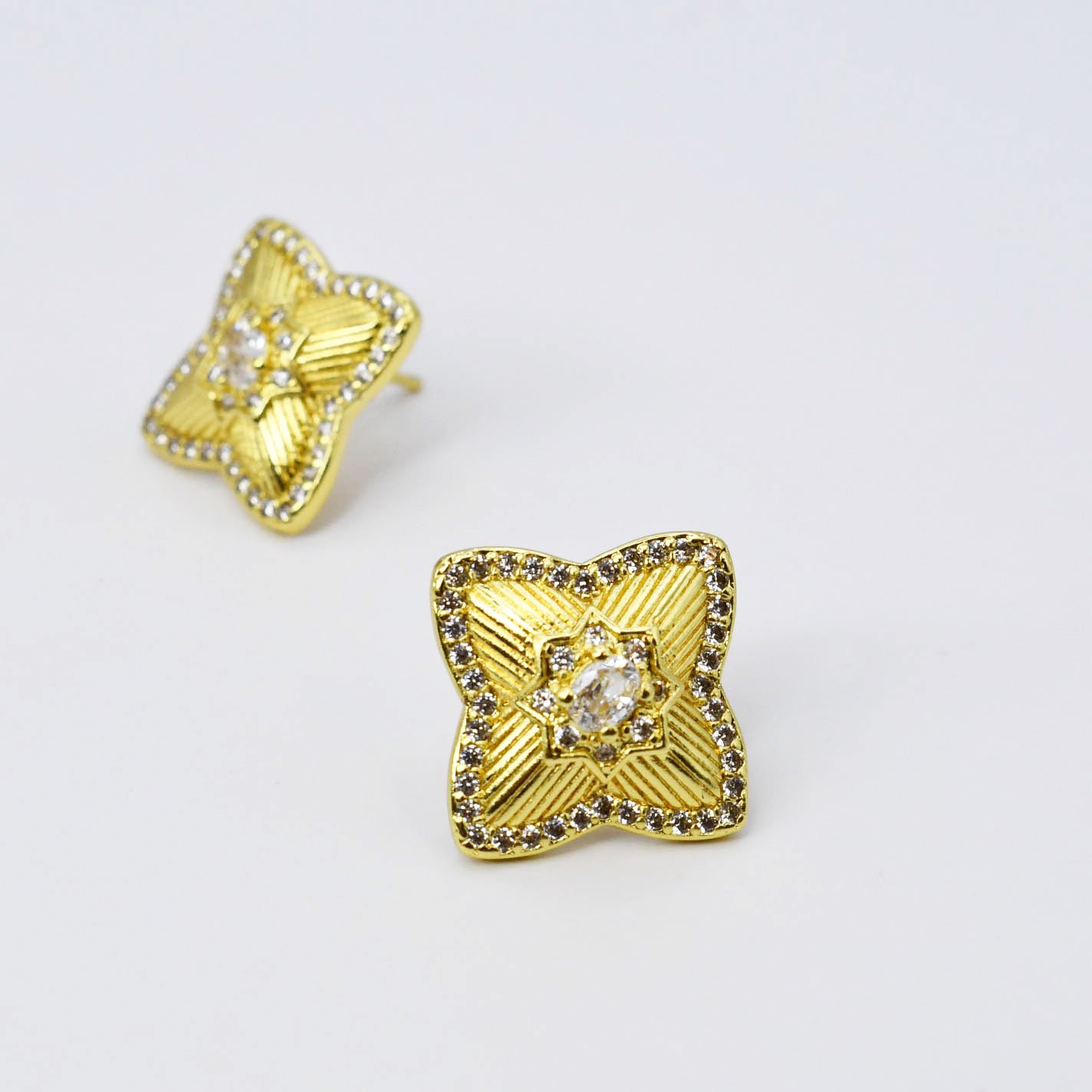 Touch of Spark Gold Stud