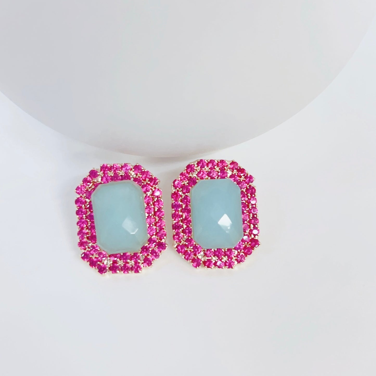 Vintage Glamour Fuchsia/Blue Stud E21