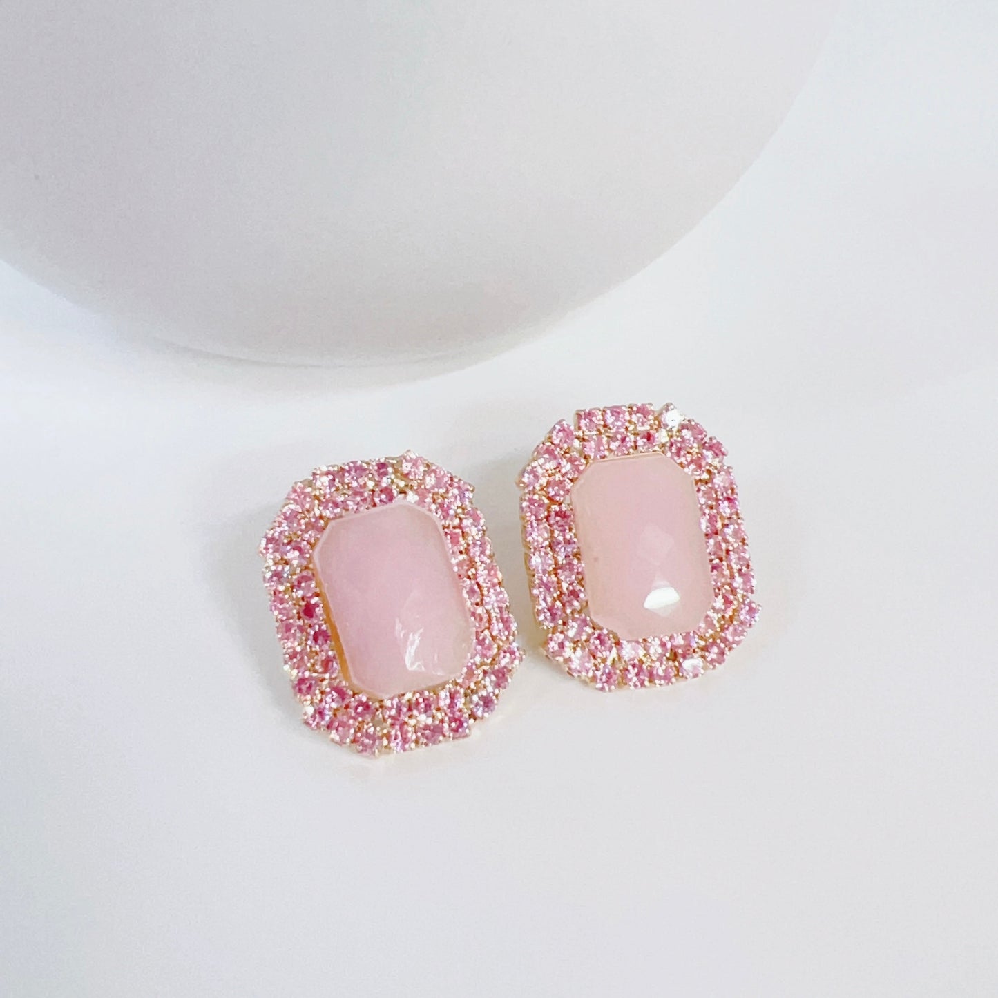 Vintage Glamour Pink Stud E21