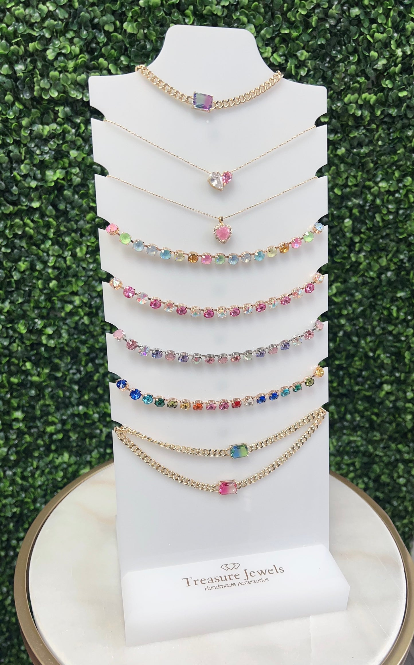 Acrylic necklace display